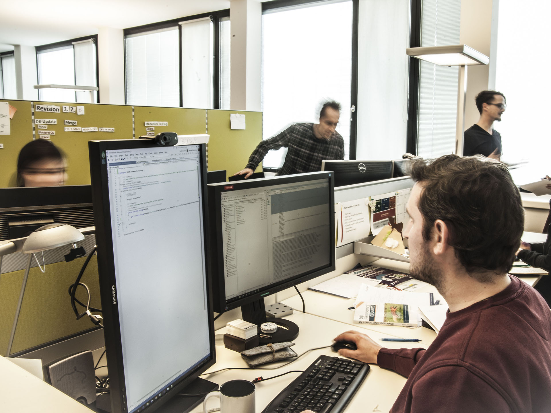 HAKOM Solutions GmbH Wien – Support + Services. HAKOM Solutions GmbH Wien – Support + Services.