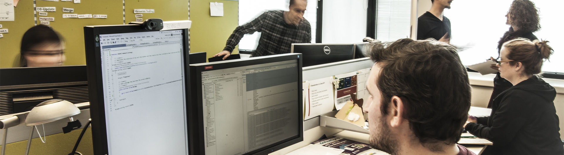 HAKOM Solutions GmbH Wien – Support and Services. HAKOM Solutions GmbH Wien – Support and Services.